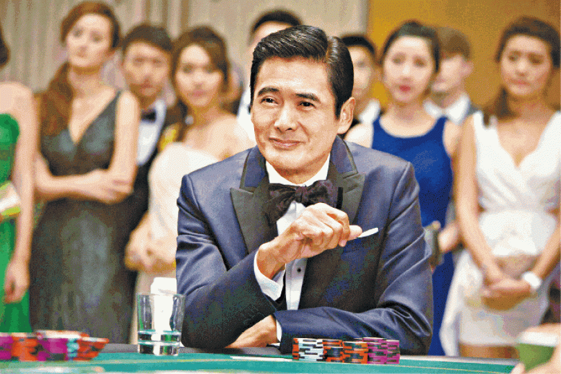 ■周潤發在《賭城風雲》系列飾演澳門退休賭術高手石一堅。《賭城風雲3》海報■發嫂陳薈蓮指入稟是為處理合約問題。 ■周潤發在《賭城風雲》系列飾演澳門退休賭術高手石一堅。《賭城風雲3》海報■發嫂陳薈蓮指入稟是為處理合約問題。