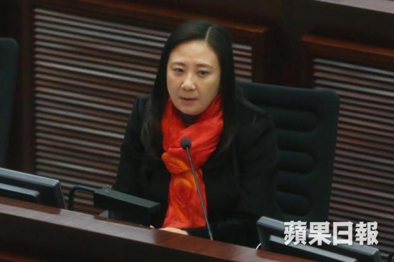 ■民建聯葛珮帆昨於會上提問佔中跟進事宜。 ■民建聯葛珮帆昨於會上提問佔中跟進事宜。