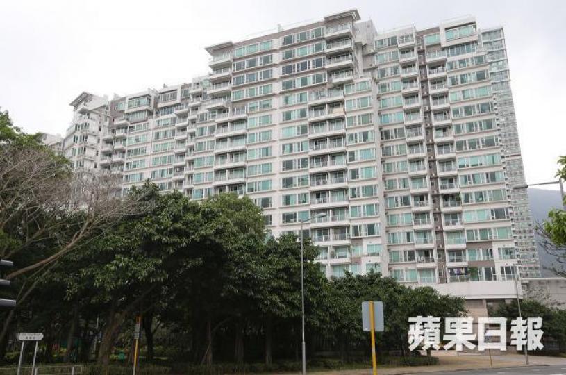 ■有投資者早兩個月前賣出藍天海岸一個三房戶套現約1,000萬元後,再以1,400萬元狂掃車位。 ■有投資者早兩個月前賣出藍天海岸一個三房戶套現約1,000萬元後,再以1,400萬元狂掃車位。