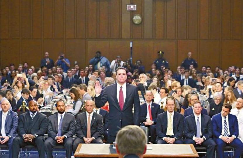 ■科米去年被革除FBI局長職務後,表示特朗普曾在通俄案調查上向他施壓。資料圖片 ■科米去年被革除FBI局長職務後,表示特朗普曾在通俄案調查上向他施壓。資料圖片