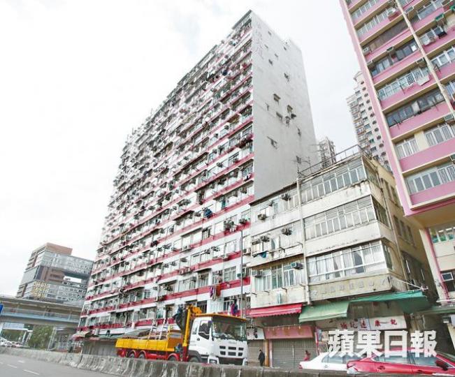 ■華德大廈樓齡約54年，不少單位已拆為劏房。李潤芳攝