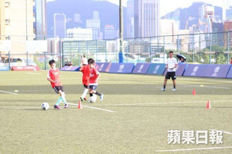 ■筆者認為,讓小孩在運動期間明白團隊合作遠比個人能力更重要,對他們的成長大有裨益。資料圖片 ■筆者認為,讓小孩在運動期間明白團隊合作遠比個人能力更重要,對他們的成長大有裨益。資料圖片