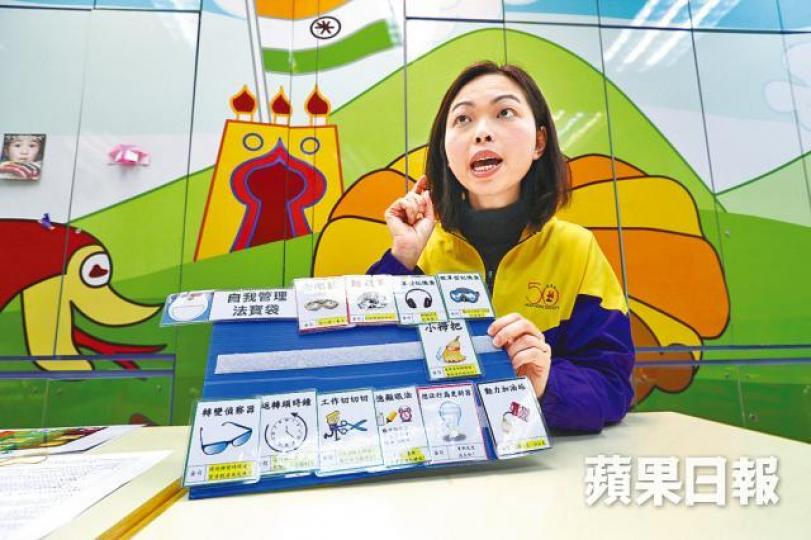 ■治療師馮依琳指，家長可以視覺提示卡教小孩自我管理。張志華攝
