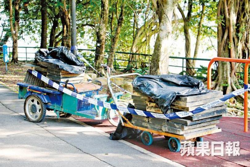 ■偷鐵黨準備了手推車及電動三輪車偷渠蓋。