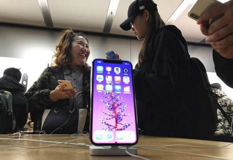 ■庫克指iPhone X自去年11月出貨後,為每周最暢銷iPhone型號。資料圖片
■庫克指iPhone X自去年11月出貨後,為每周最暢銷iPhone型號。資料圖片