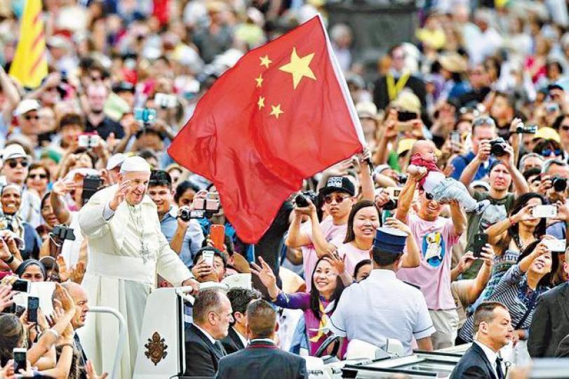 ■教宗方濟各被指支持勸退內地兩名合法主教,藉此與中國政府達成協議。資料圖片
■教宗方濟各被指支持勸退內地兩名合法主教,藉此與中國政府達成協議。資料圖片