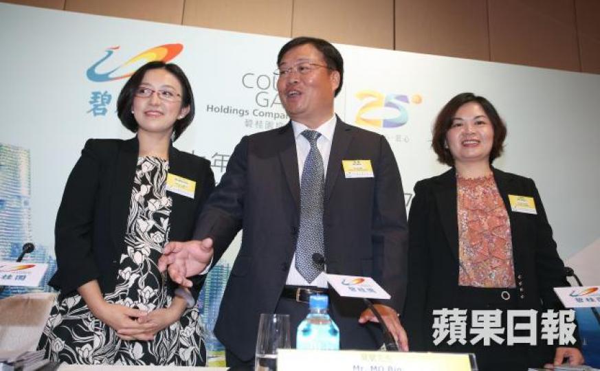 ■碧桂園總裁莫斌(中)承認,曾與海航洽談海南兩塊地皮。資料圖片
■碧桂園總裁莫斌(中)承認,曾與海航洽談海南兩塊地皮。資料圖片