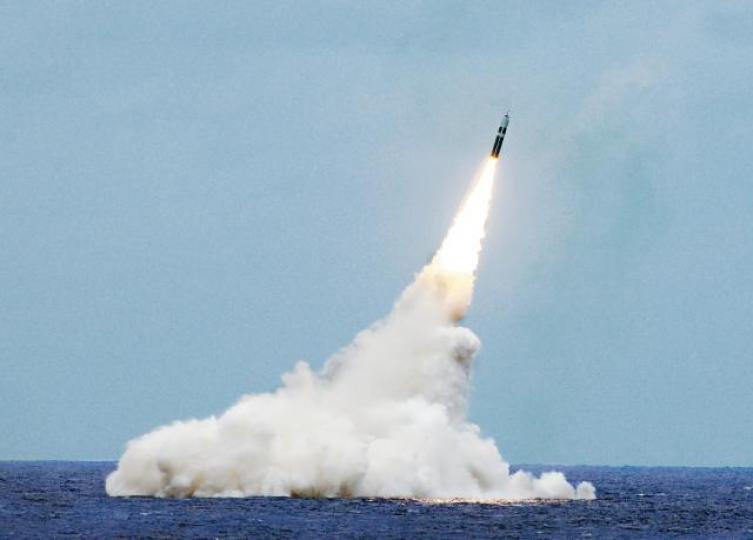 ■報告提出將美軍部份現有「三叉戟」潛射彈道導彈的核彈頭改為低當量,應對俄羅斯的小型核武。 ■報告提出將美軍部份現有「三叉戟」潛射彈道導彈的核彈頭改為低當量,應對俄羅斯的小型核武。