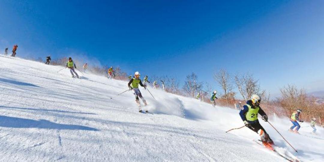■兩韓滑雪選手較早前在北韓馬息嶺滑雪場操練。路透社 ■兩韓滑雪選手較早前在北韓馬息嶺滑雪場操練。路透社