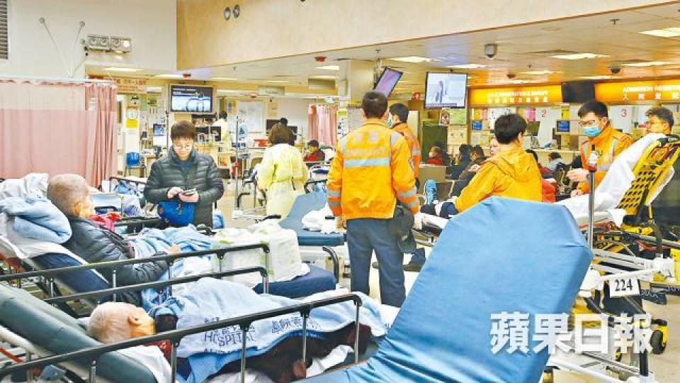 ■伊利沙伯醫院急症室持續有不少市民求診。資料圖片
■伊利沙伯醫院急症室持續有不少市民求診。資料圖片