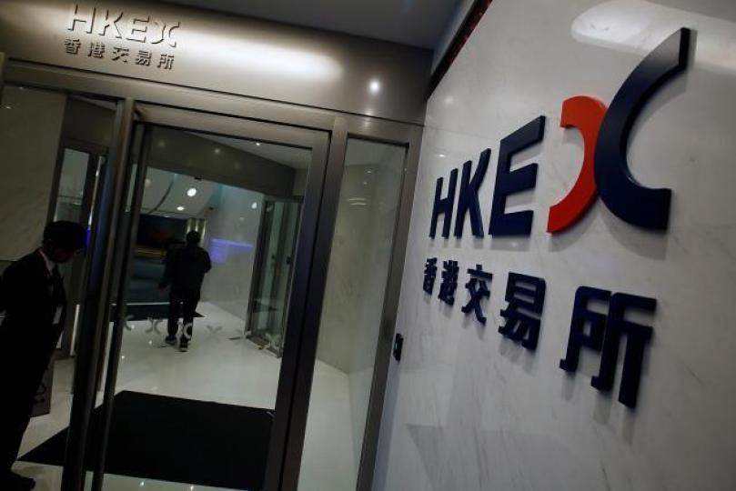 ■聯交所上周末刊發兩封《上市規則》指引信,說是希望投資者不會受到不公平對待。資料圖片
■聯交所上周末刊發兩封《上市規則》指引信,說是希望投資者不會受到不公平對待。資料圖片