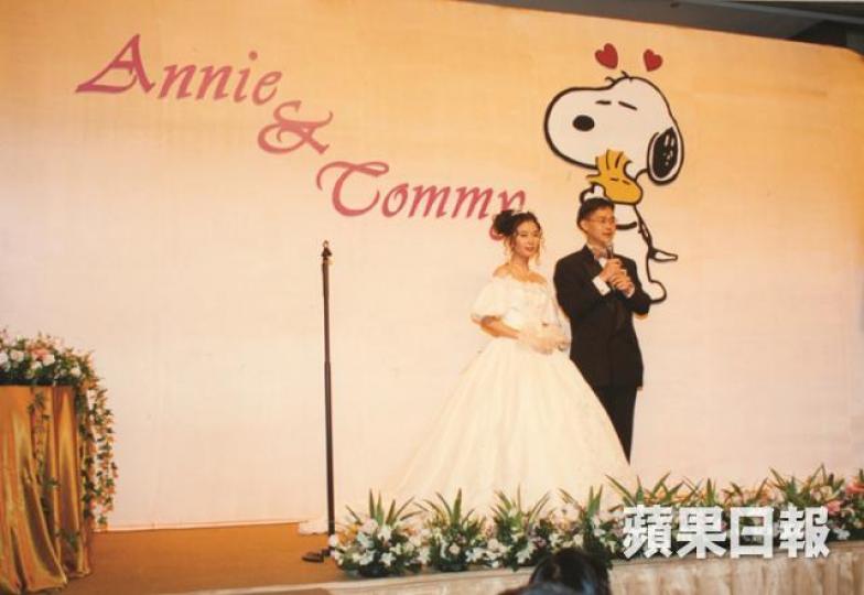 ■謝邱安儀同老公謝達峰都係「Snoopy迷」,21年前嘅婚禮場地,都係用Snoopy作佈置。
■謝邱安儀同老公謝達峰都係「Snoopy迷」,21年前嘅婚禮場地,都係用Snoopy作佈置。