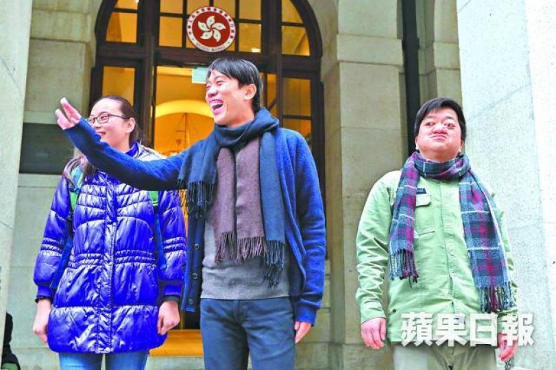 ■反東北示威的三名被告嚴敏華、梁穎禮及朱偉聰昨獲准保釋。
■反東北示威的三名被告嚴敏華、梁穎禮及朱偉聰昨獲准保釋。