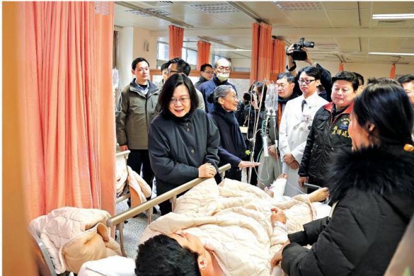 ■國台辦主任張志軍(右)昨直接聯絡花蓮縣長傅崑萁查詢災情;圖為二人早前在北京會面。
■國台辦主任張志軍(右)昨直接聯絡花蓮縣長傅崑萁查詢災情;圖為二人早前在北京會面。