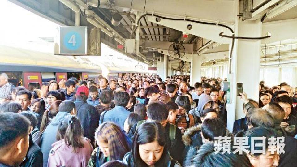 ■港鐵稱上月東鐵綫故障的調查報告將於下月完成。資料圖片
■港鐵稱上月東鐵綫故障的調查報告將於下月完成。資料圖片