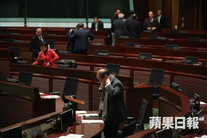 ■民主派立法會議員提出傳召鄭若驊的動議,終於在政府及建制派合謀拉布下無法表決。何柏佳攝
■民主派立法會議員提出傳召鄭若驊的動議,終於在政府及建制派合謀拉布下無法表決。何柏佳攝