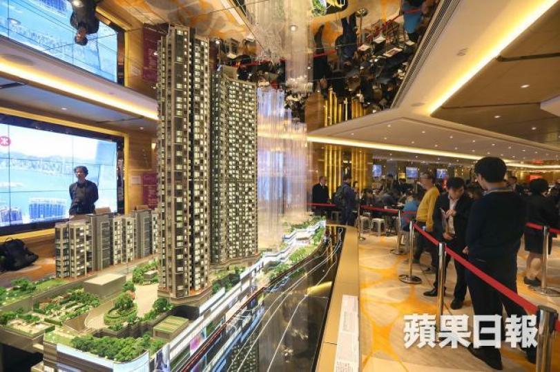 ■樓市泡沫一旦爆破,最受害便是以高成數按揭買樓的上車客。 資料圖片
■樓市泡沫一旦爆破,最受害便是以高成數按揭買樓的上車客。 資料圖片