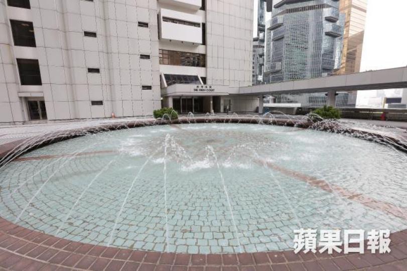 ■被告被捕後在警誡下承認每月強姦受害人一至兩次,透過發脾氣令對方就範。
■被告被捕後在警誡下承認每月強姦受害人一至兩次,透過發脾氣令對方就範。