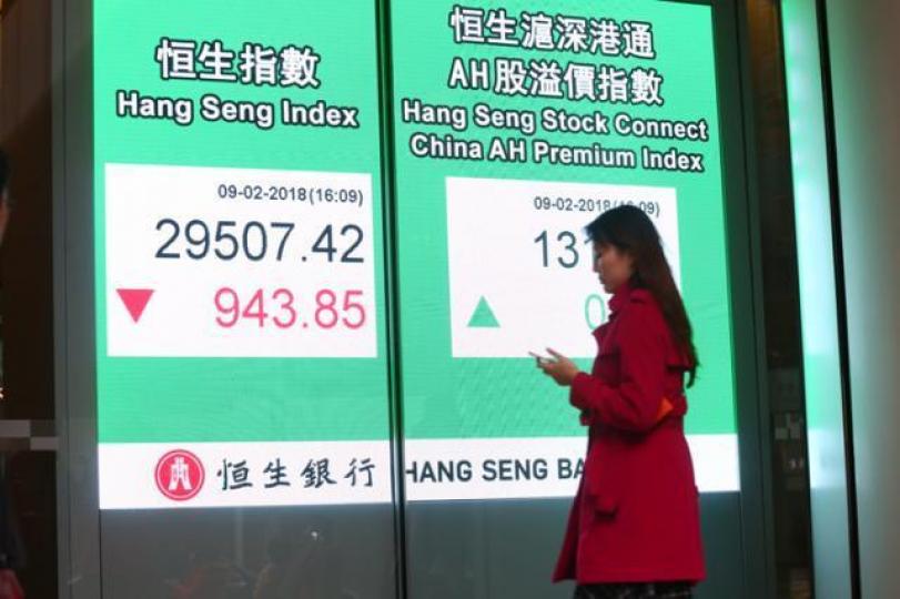 ■港股上周急挫,不少散戶卻有意入市博反彈。資料圖片
■港股上周急挫,不少散戶卻有意入市博反彈。資料圖片
