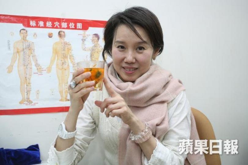 ■註冊中醫師胡淑怡指,只要治療臟腑問題,雙眼的問題亦會改善。李潤芳攝 ■註冊中醫師胡淑怡指,只要治療臟腑問題,雙眼的問題亦會改善。李潤芳攝