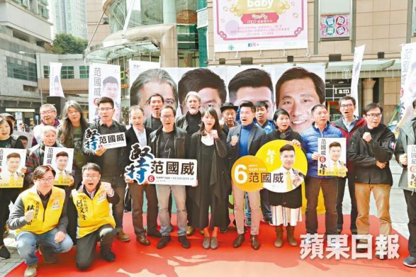 ■民主派昨日在將軍澳寶琳為補選宣傳。
■民主派昨日在將軍澳寶琳為補選宣傳。