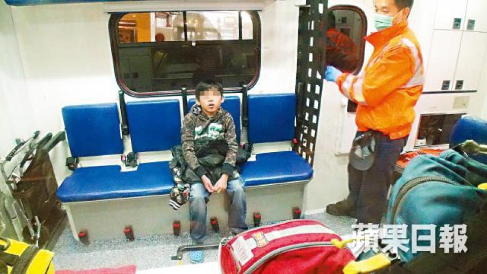 ■受虐的9歲男童事發後獲安排送院驗傷。李家傑攝
■受虐的9歲男童事發後獲安排送院驗傷。李家傑攝