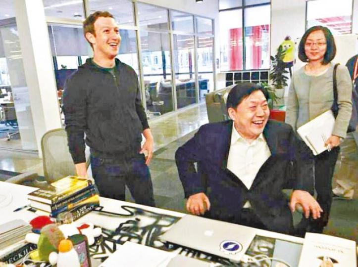 ■魯煒2014年與fb教主朱克伯格會面。
■魯煒2014年與fb教主朱克伯格會面。