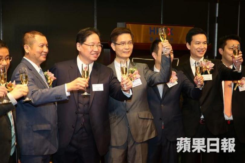 ■澳能建設一眾高層昨日出席上市儀式。晉平安攝
■澳能建設一眾高層昨日出席上市儀式。晉平安攝