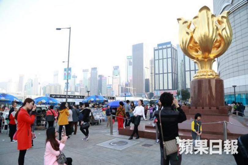 ■去年訪港旅客止跌回升,全年總人次達5,847萬。
■去年訪港旅客止跌回升,全年總人次達5,847萬。