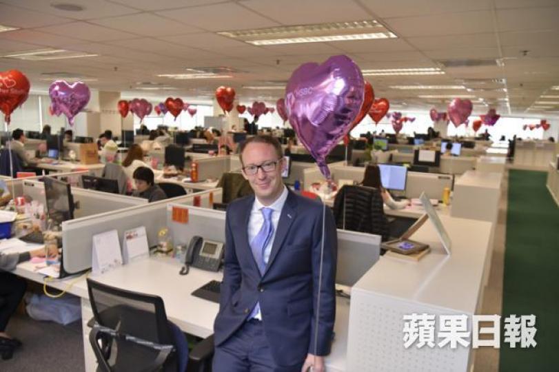 ■滙豐保險香港行政總裁文德華對員工真係sweet。■永隆搞中西合璧情人節演奏會有心思。 ■滙豐保險香港行政總裁文德華對員工真係sweet。■永隆搞中西合璧情人節演奏會有心思。