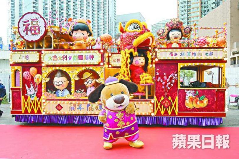 ■國泰派出空姐載歌載舞。
■國泰派出空姐載歌載舞。