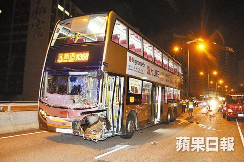 ■肇事九巴車頭損毀。資料圖片 ■肇事九巴車頭損毀。資料圖片