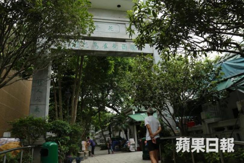 ■染病夫婦上月於雀仔街一店舖購買鸚鵡。資料圖片 ■染病夫婦上月於雀仔街一店舖購買鸚鵡。資料圖片