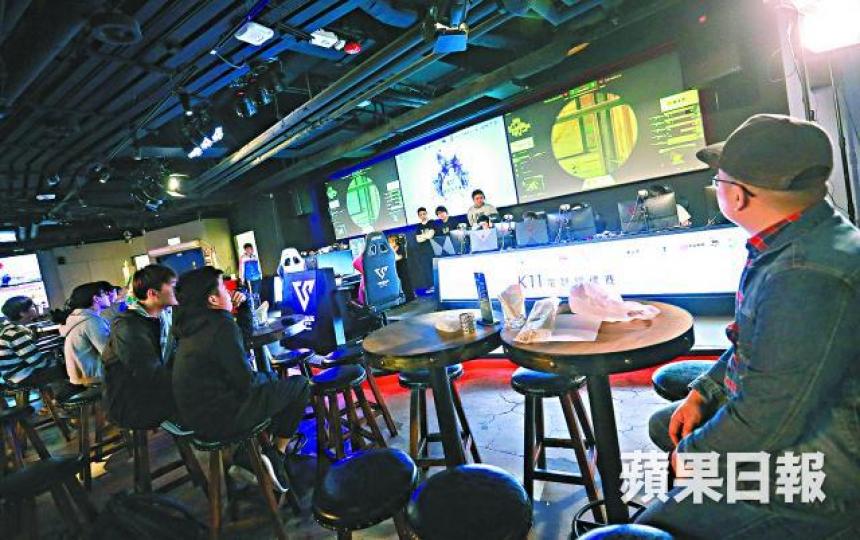 ■電競主題酒吧Versus Stadium不時舉辦比賽,供酒客觀賞。
■電競主題酒吧Versus Stadium不時舉辦比賽,供酒客觀賞。