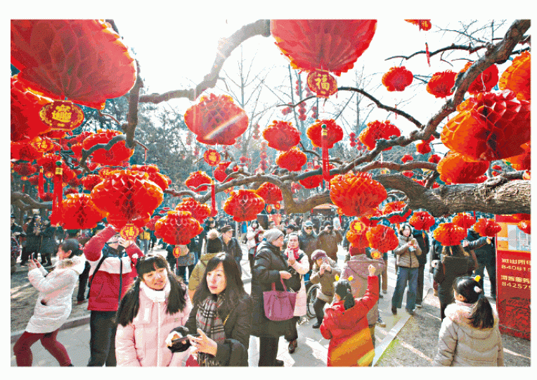 【北京】■地壇公園舉行的廟會活動,昨吸引眾多遊客。新華社
【北京】■地壇公園舉行的廟會活動,昨吸引眾多遊客。新華社