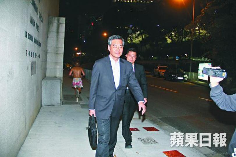 ■傳媒昨追問為何放生梁振英,鄭若驊拒絕評論。
■傳媒昨追問為何放生梁振英,鄭若驊拒絕評論。