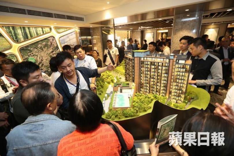 ■回顧丁酉雞年，截至本月15日，全港暫錄88,944宗樓宇買賣。資料圖片
