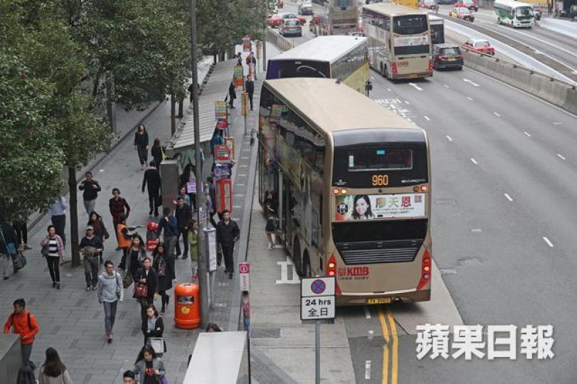 ■九巴緊急暫停兼職車長當值,巴士服務班次或受影響。資料圖片
■九巴緊急暫停兼職車長當值,巴士服務班次或受影響。資料圖片