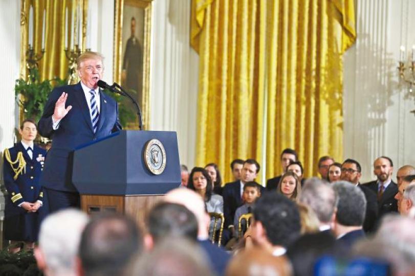 ■特朗普已下令司法部草擬撞火槍托禁令。美聯社 ■特朗普已下令司法部草擬撞火槍托禁令。美聯社