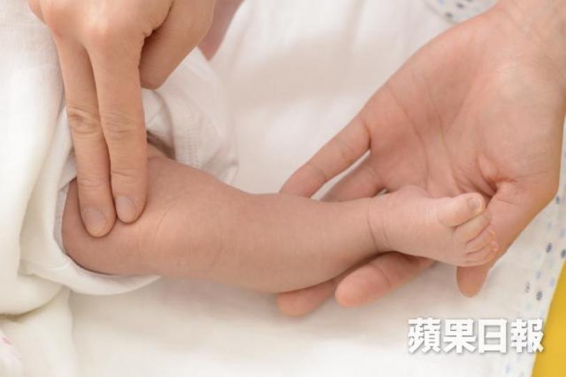 ■小兒的脂溢性濕疹通常會先在頭皮、頸後或大腿內側等皮脂分泌較旺盛的位置出現。 ■小兒的脂溢性濕疹通常會先在頭皮、頸後或大腿內側等皮脂分泌較旺盛的位置出現。