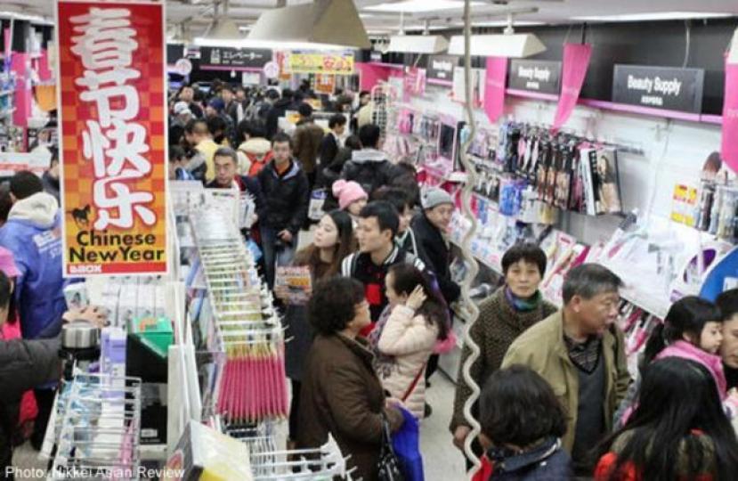 ■內地新年黃金周消費強勁,繼續成為支撐中國經濟的支柱。互聯網圖片 ■內地新年黃金周消費強勁,繼續成為支撐中國經濟的支柱。互聯網圖片