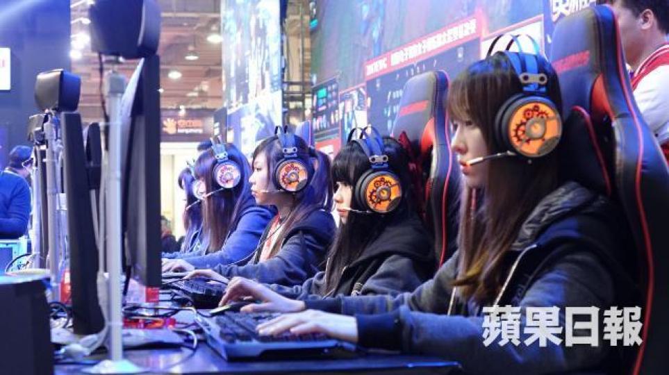 ■全球去年電競總收入約55億港元;圖為香港隊伍於浙江參與《英雄聯盟》的比賽。資料圖片 ■全球去年電競總收入約55億港元;圖為香港隊伍於浙江參與《英雄聯盟》的比賽。資料圖片