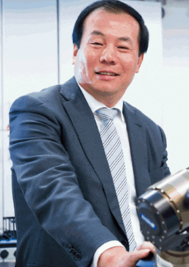 ■席寧的專長是研究及製造智能、工業及醫療用機械人。互聯網 ■席寧的專長是研究及製造智能、工業及醫療用機械人。互聯網