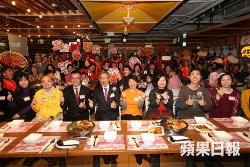 ■今年為大家樂集團成立50周年,「打頭炮」的慶祝活動是與社福機構合作舉辦「區區開年飯」。晉平安攝 ■今年為大家樂集團成立50周年,「打頭炮」的慶祝活動是與社福機構合作舉辦「區區開年飯」。晉平安攝