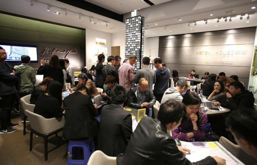 ■樓價高企,即使是專業人士,也慨嘆買不起樓。資料圖片 ■樓價高企,即使是專業人士,也慨嘆買不起樓。資料圖片