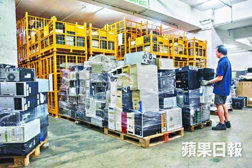 ■電器供應商賣俗稱「四電一腦」電器,8月1日起須向環保署支付循環再造費。 ■電器供應商賣俗稱「四電一腦」電器,8月1日起須向環保署支付循環再造費。