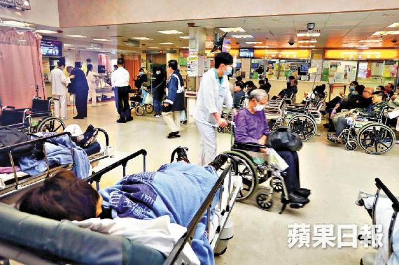 ■前日伊利沙伯醫院急症室的輪候時間一度逾7小時。 ■前日伊利沙伯醫院急症室的輪候時間一度逾7小時。