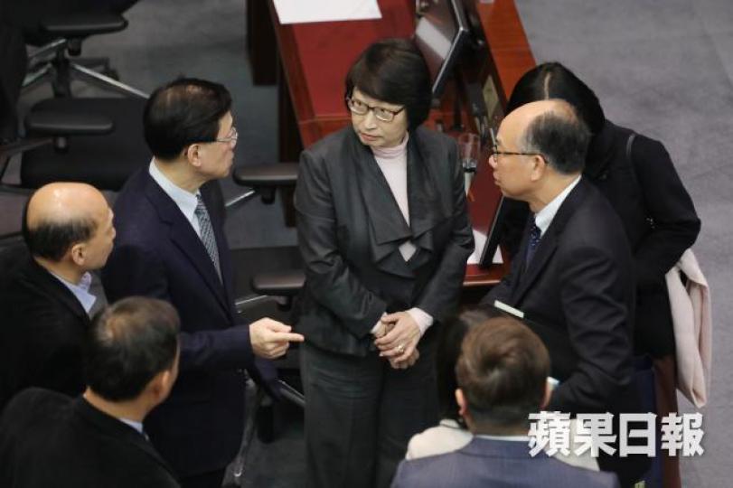 ■鄭若驊指香港法院「應該有權」就「一地兩檢」條文作裁決。
■鄭若驊指香港法院「應該有權」就「一地兩檢」條文作裁決。