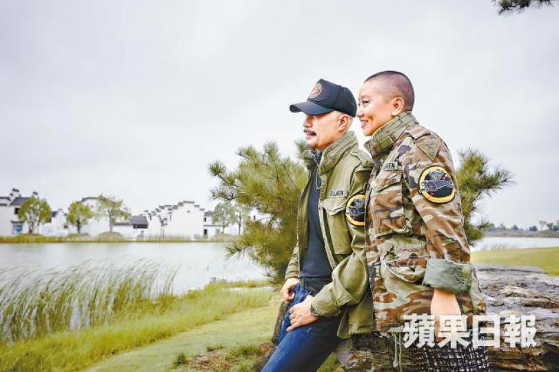 二十四年前,徐錦江一見鍾情的穿軍服女兵,今日已成徐太。 二十四年前,徐錦江一見鍾情的穿軍服女兵,今日已成徐太。