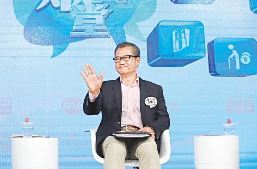 ■財政司司長陳茂波將公佈預算案,派糖與否成為社會討論焦點,中產渴望退稅,窮苦階級則希望派錢。資料圖片 ■財政司司長陳茂波將公佈預算案,派糖與否成為社會討論焦點,中產渴望退稅,窮苦階級則希望派錢。資料圖片
